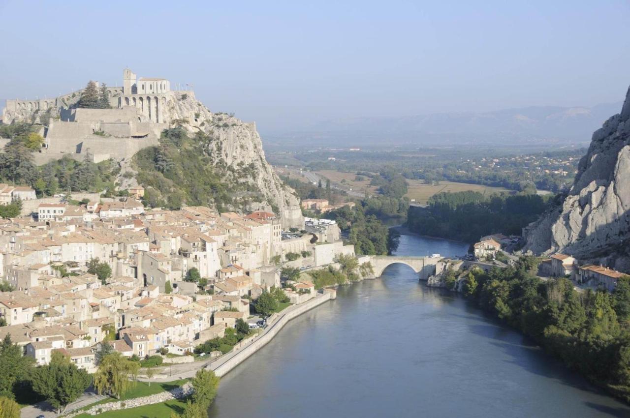 Appartement Centre De Sisteron Bagian luar foto
